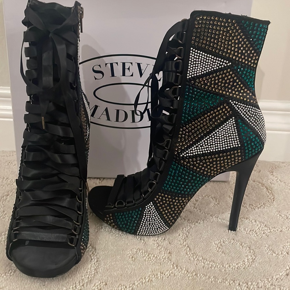 Ankle open toed booties, w/corset style ribbon laces w/side zippers, size 8